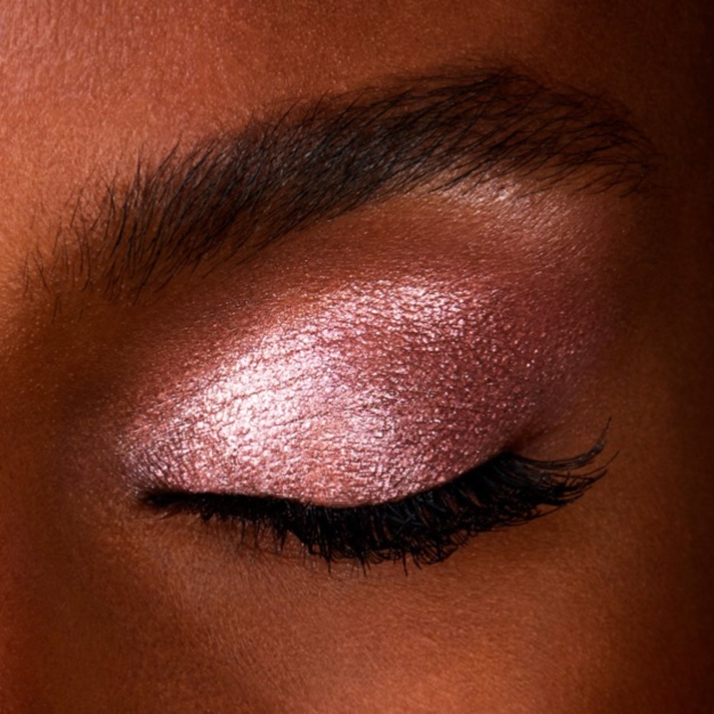 🆕 Hourglass Scattered Light Glitter Eye Shadow in Color: Aura - Pink - Picture 5 of 7